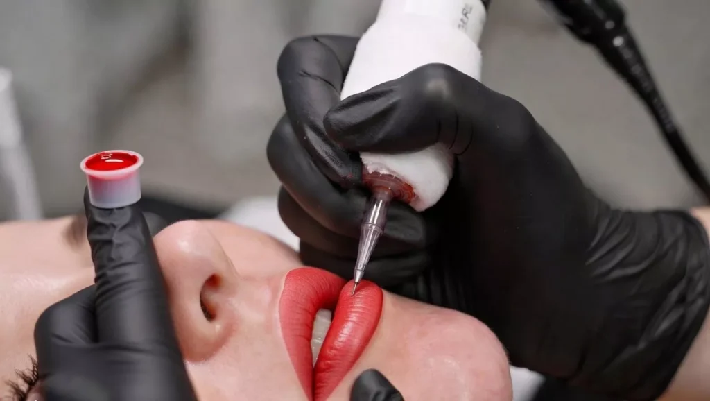 آموزش شیدینگ لب | صفر تا صد تکنیک، انتخاب رنگ و مراحل اجرای حرفه‌ای