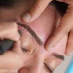 آموزش میکروبلیدینگ ابرو از صفر تا حرفه‌ای | 10 تکنیک طلایی فیبروز و هاشور ابرو برای پیگمنترها